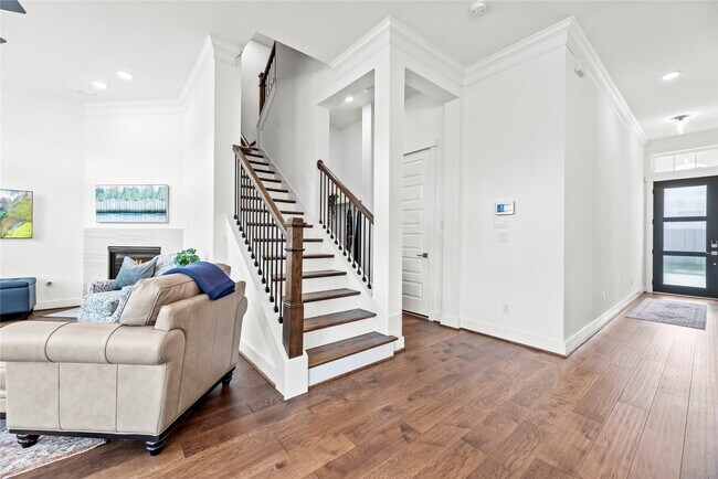 Building Photo - 3503 Kensington Gdns Ln