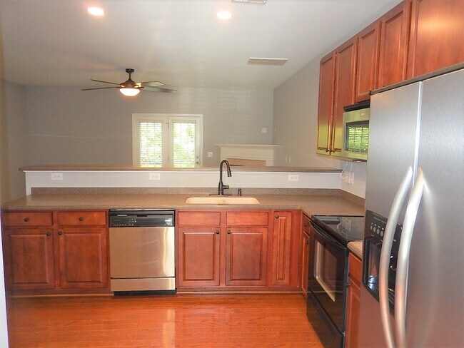 Building Photo - 210 Tallula Ln