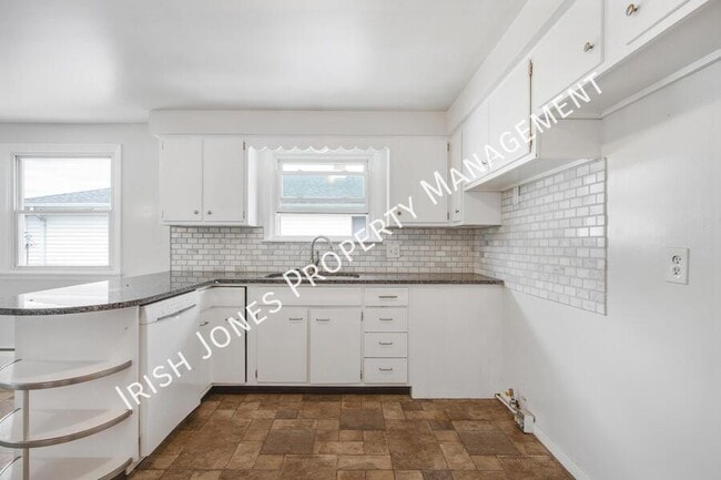 Building Photo - 425 Callodine Ave