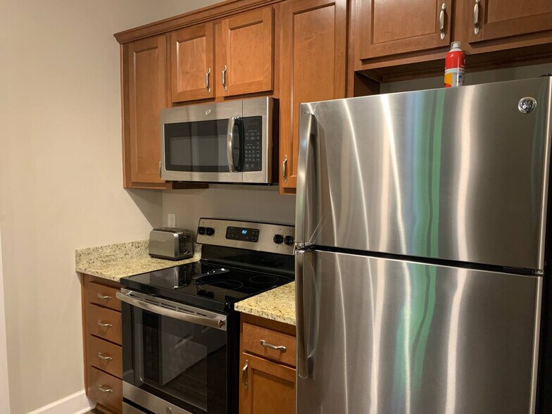 Building Photo - 740 Zumstein Ln