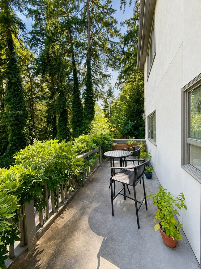 Building Photo - Elegant French Country Home with Lake Washington & Mount Rainier Views