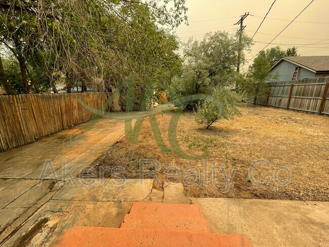 Building Photo - 1640 E Orman Ave