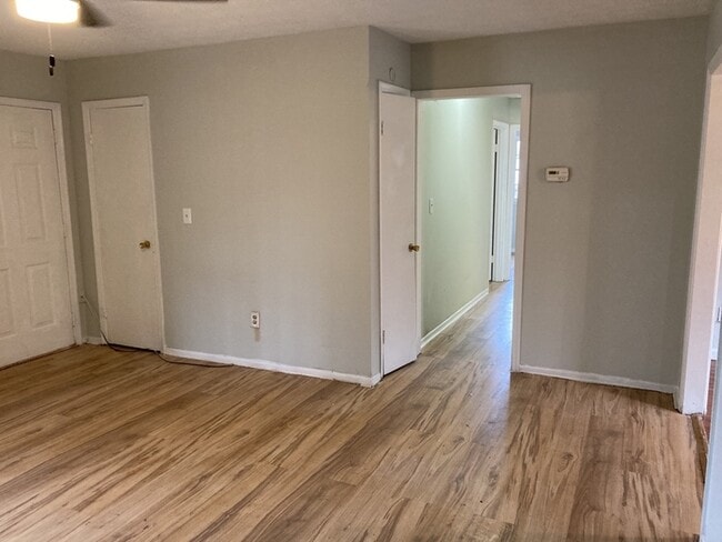 Building Photo - 3 Bedroom in Greenville
