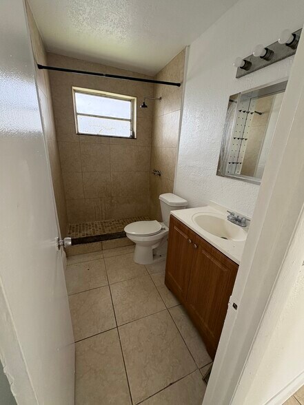 Building Photo - 310 Sharar Ave