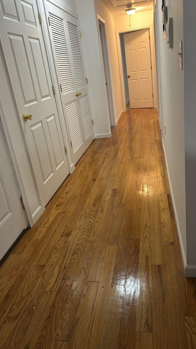 Building Photo - 20 Vanderpool St