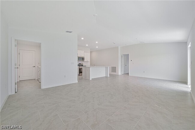 Building Photo - 2901 SW 18th Pl