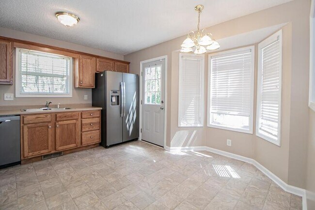 Building Photo - 101 Monarch Ln