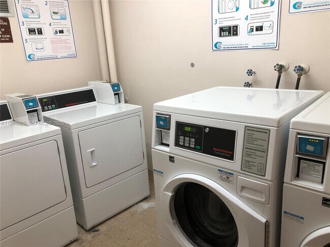 Building Photo - 1300 NE Miami Gardens Dr