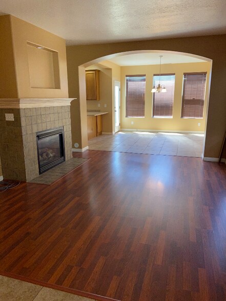 Building Photo - 1349 2910 N