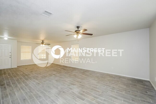 Building Photo - 4 Bedroom Pet-Friendly Home in Fort Worth, TX with Main Street Renewal