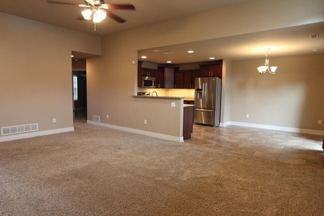 Building Photo - 5811 Mahon Dr