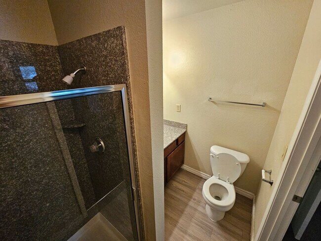 Building Photo - 2 Bedroom Condo located at Bella Vita!!