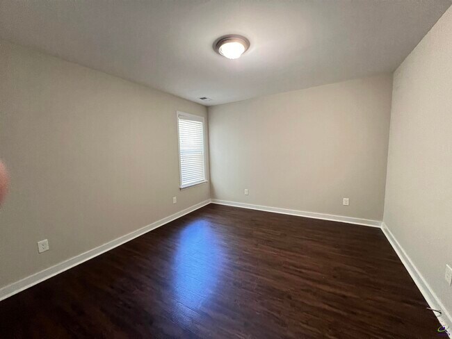 Building Photo - 126 Jaybee Dr