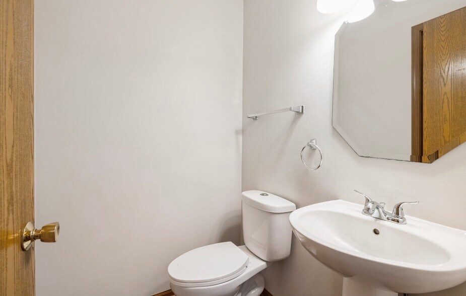 Building Photo - 2424 Dawson Ln