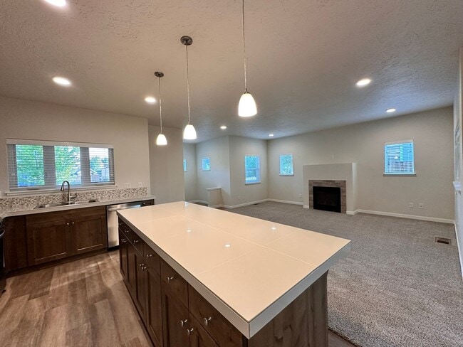 Building Photo - 742 NE Union Loop