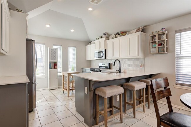 Building Photo - 465 Compass Dr