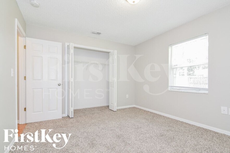 Building Photo - 7901 Sioux Ln