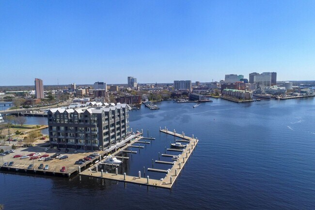 Building Photo - DOWNTOWN AREA