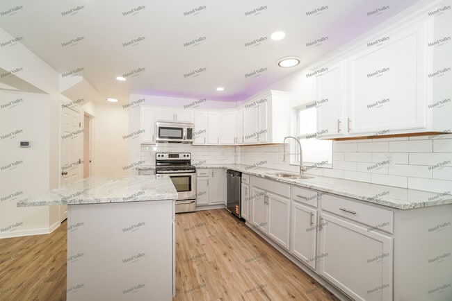 Building Photo - 2468 Meredith Dr