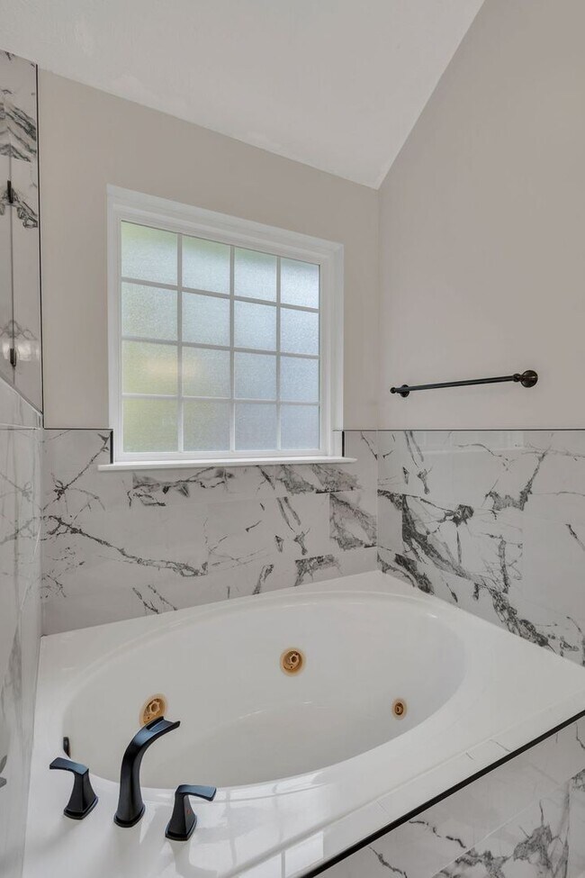 Building Photo - Beautifully Updated Home with Modern Finishes