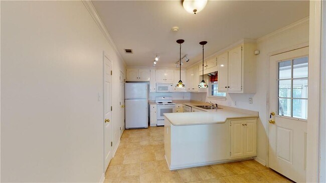 Building Photo - 1000 Henckley Ave