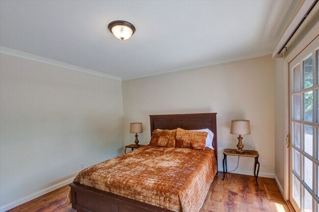 Building Photo - 5-Bedroom Home in Desirable Friendly Hills...