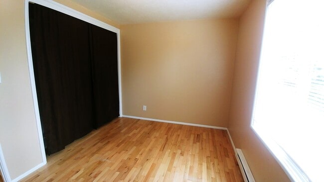Building Photo - Three Bedroom Rambler in the North End!