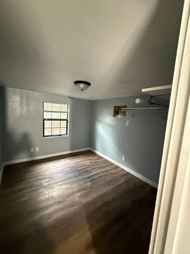 Building Photo - All bills paid 2-bedroom
