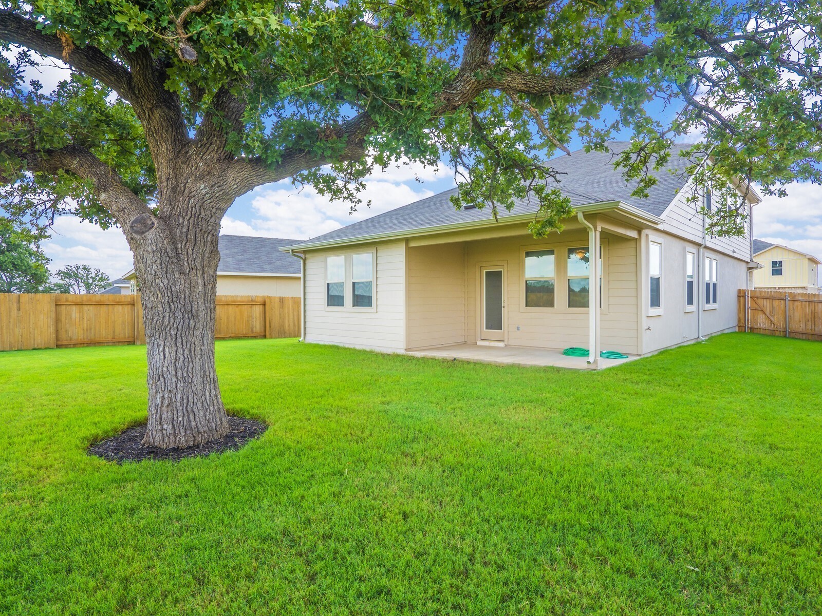 Building Photo - 120 Serpens St