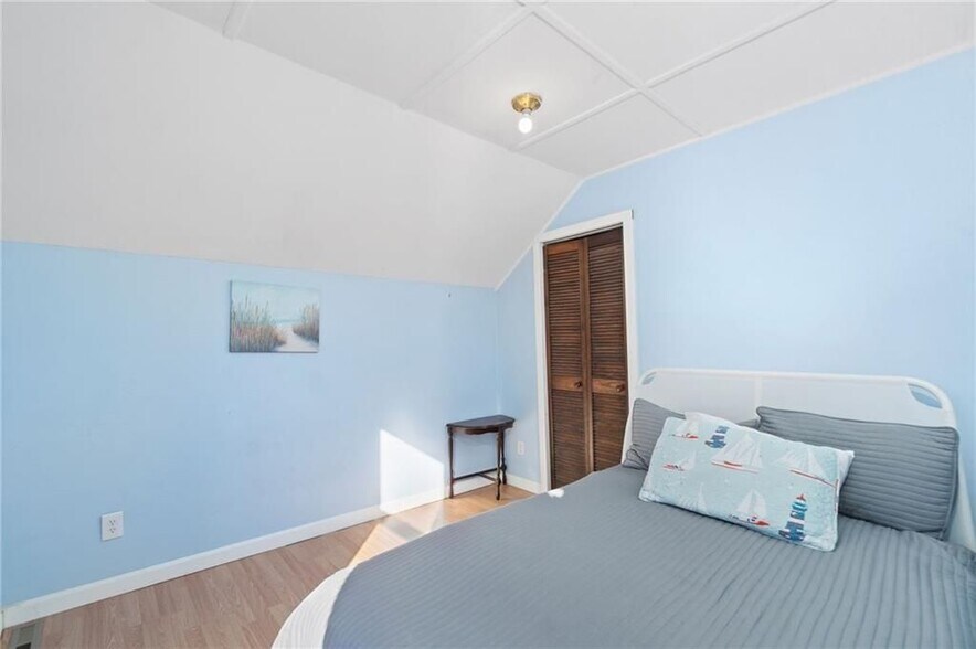 Building Photo - 15 Cedar Ave