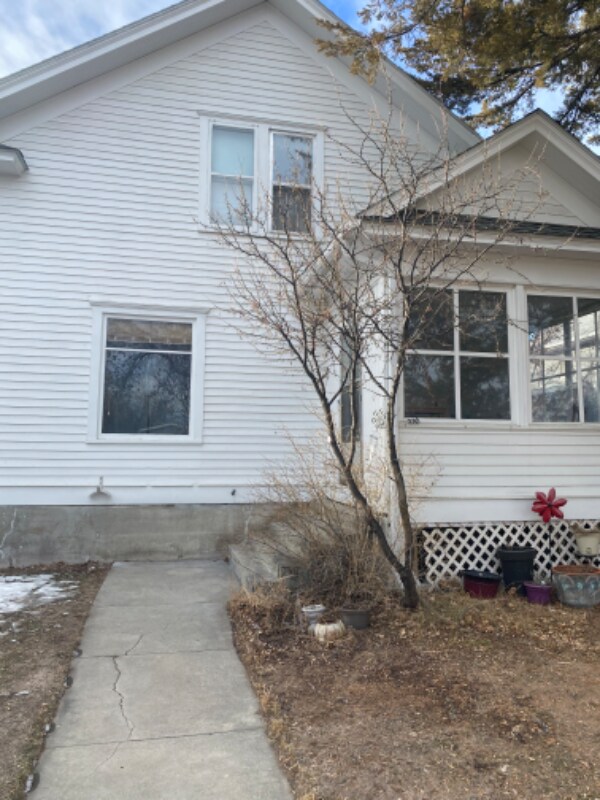 Building Photo - 220 4th Ave E