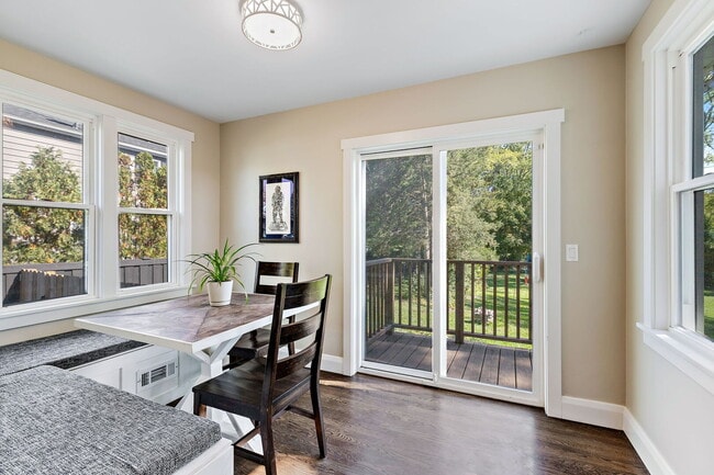 Building Photo - 639 Cumnor Ave