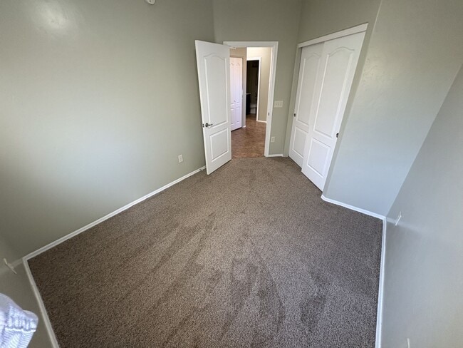 Building Photo - Move in ready Vail School District