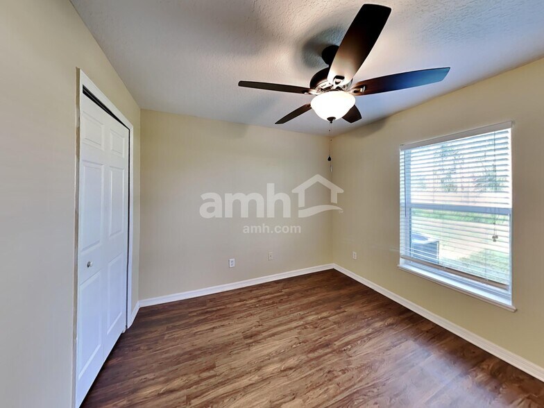 Building Photo - 1030 Lancelot Dr