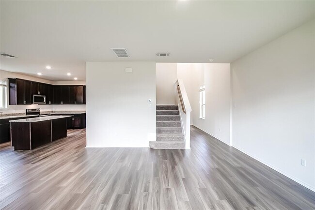 Building Photo - 31 Pacific Loon St