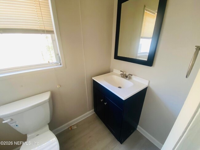 Building Photo - 1737 W 24th St