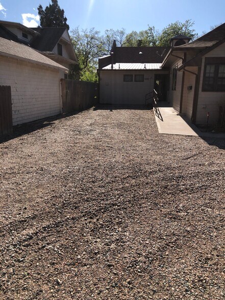 Building Photo - 1020 S College Ave