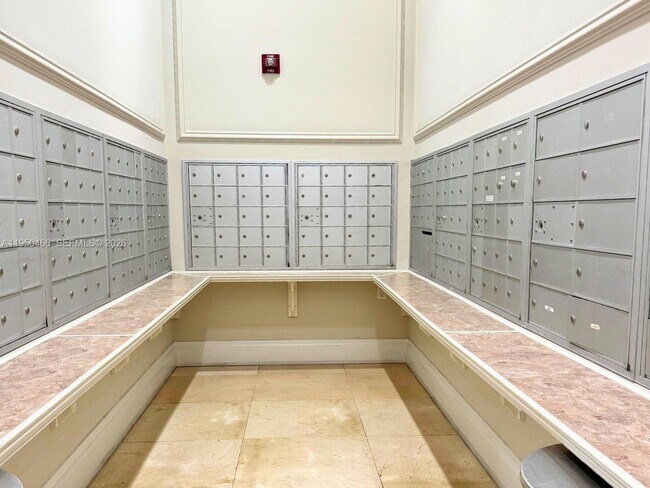 Building Photo - 55 Merrick Way