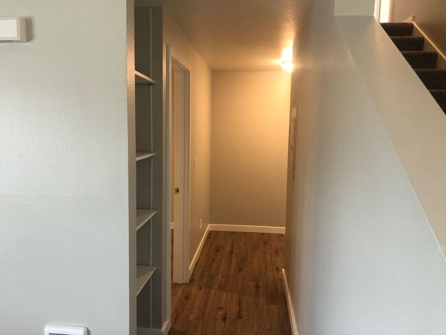 Building Photo - Updated 3 bedroom 1 bath duplex!