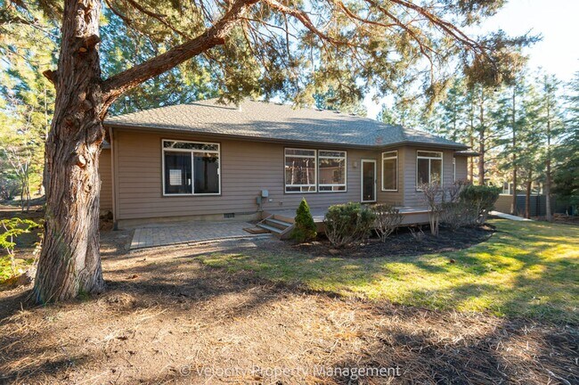 Building Photo - Single Level Home Near Rivers Edge Golf Course!