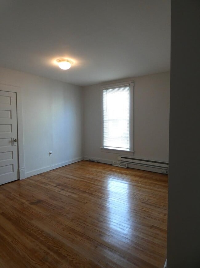 Building Photo - 324 Grace St