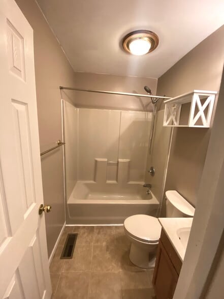 Bathroom - 1411 Melbourne Dr