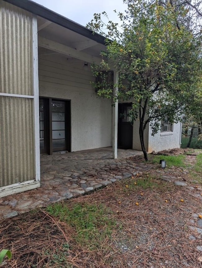 Building Photo - Single story country home with breathtaking views!