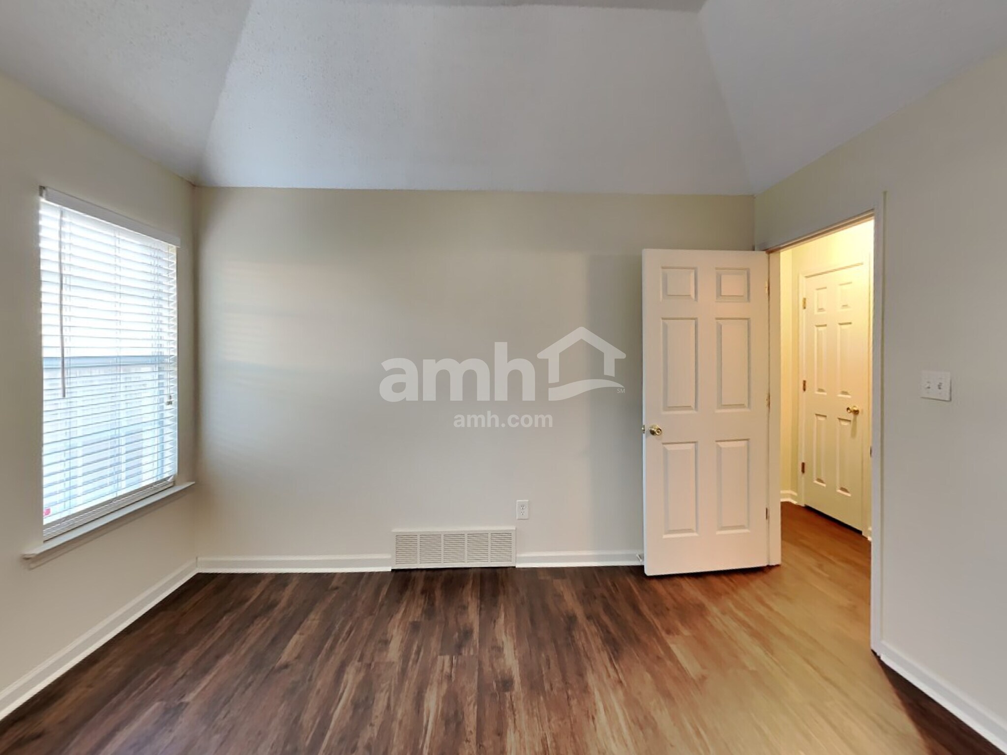 Building Photo - 10188 Kay Oak Cove