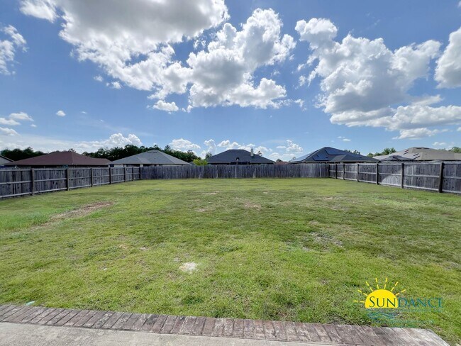 Building Photo - Stunning 4 Bedroom Home in Willow Creek Pl...