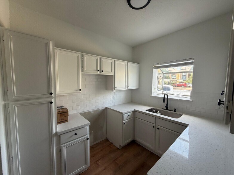 Building Photo - 2323 Fairwind Rd