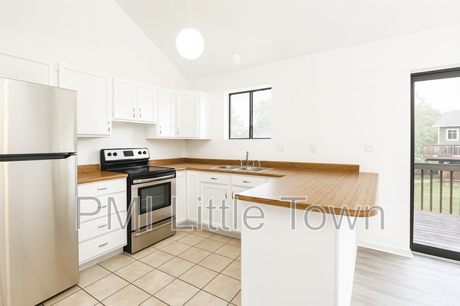 Building Photo - 2969 W Rowland Pl