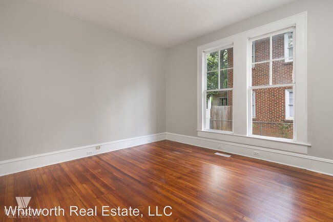 Building Photo - 404 Caplewood Dr