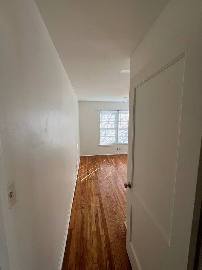 Building Photo - 100 North Ave E