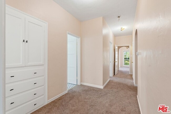 Building Photo - 1873 Midvale Ave